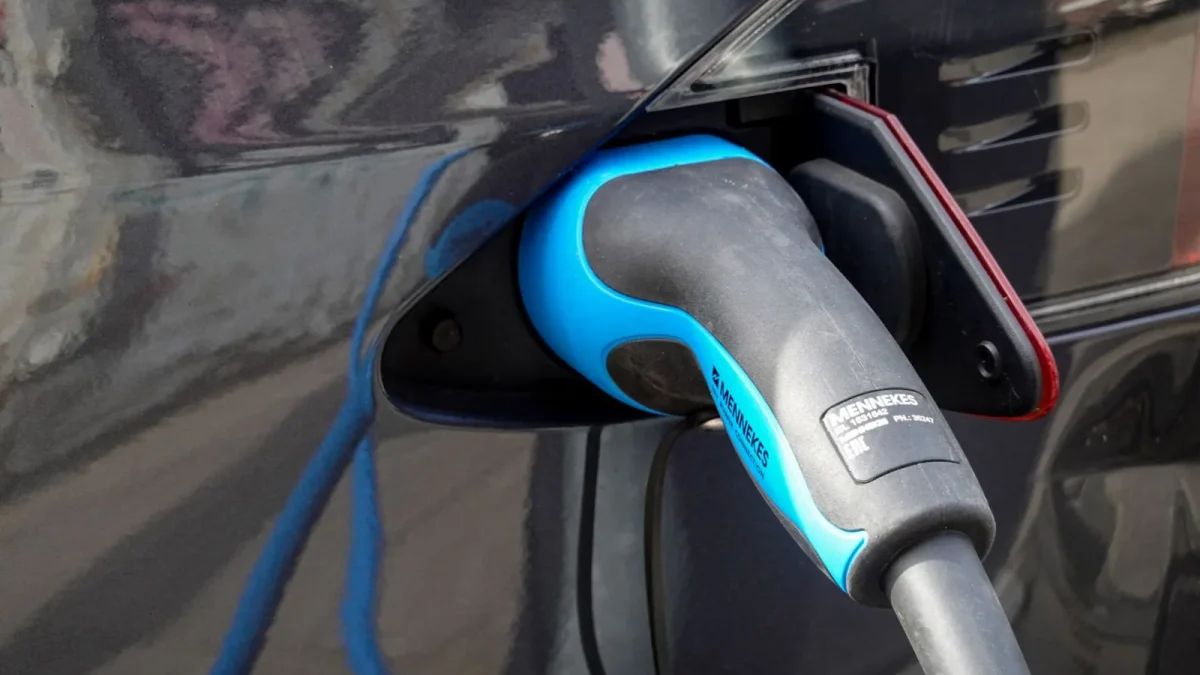 How to Back-Probe a Connector Safely